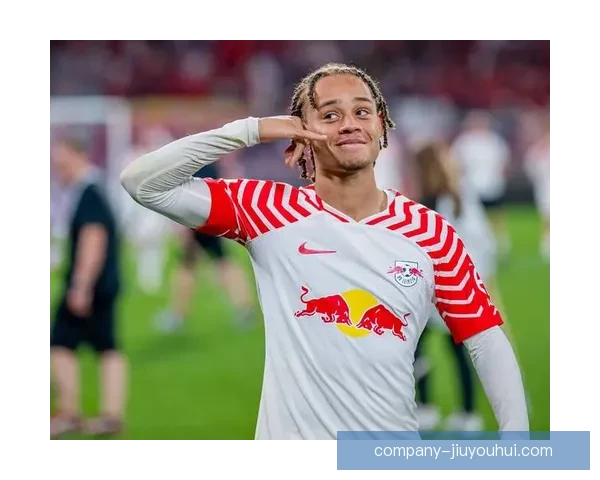 哈维西蒙斯主场轰世界波点燃德甲之夜率队取胜成全场焦点英雄时刻